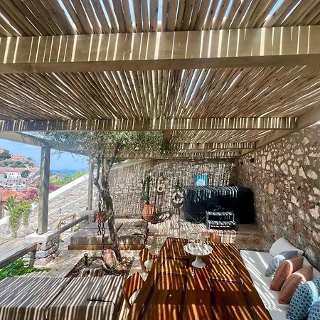 Portadelmare Deluxe Suites Hydra  Buitenkant foto