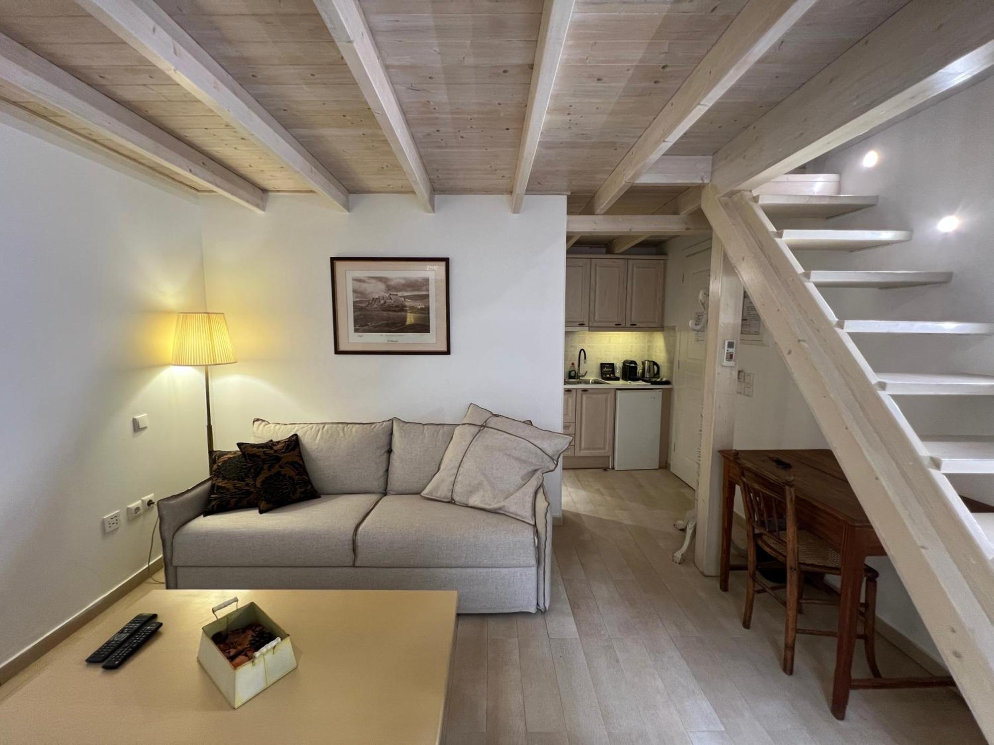 Portadelmare Deluxe Suites Hydra  Buitenkant foto
