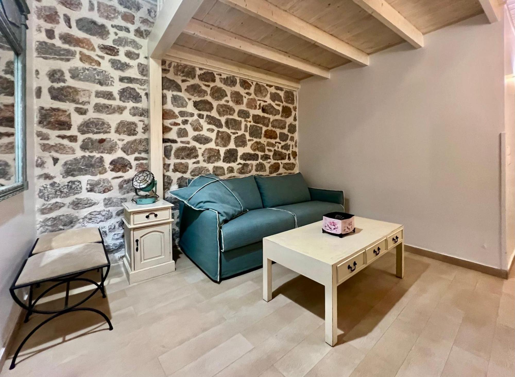 Portadelmare Deluxe Suites Hydra  Buitenkant foto